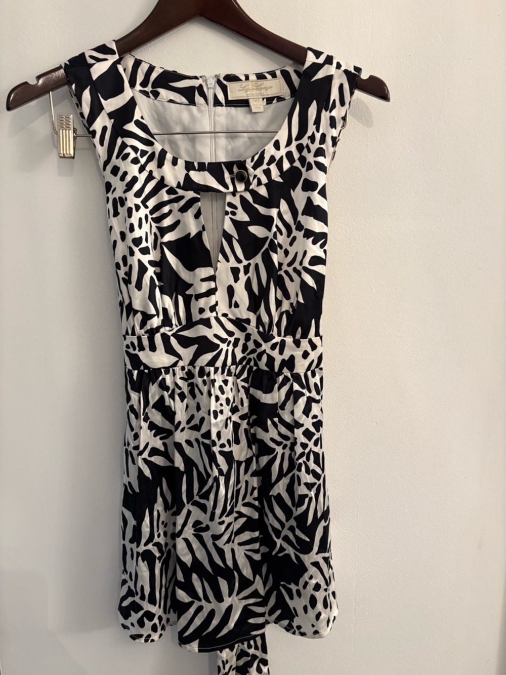 Liz Lange Black and White Printed Silk Sleeveless Blouse